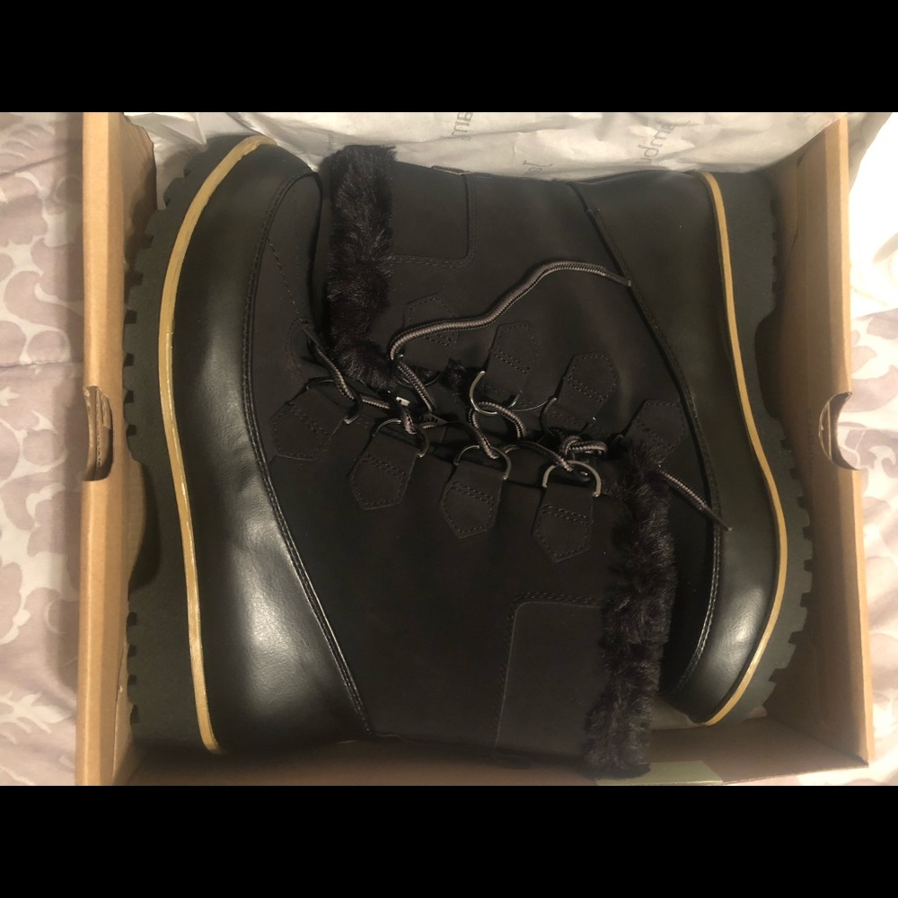 Brand new snow boots